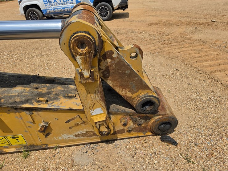 2023-caterpillar-374-image-136