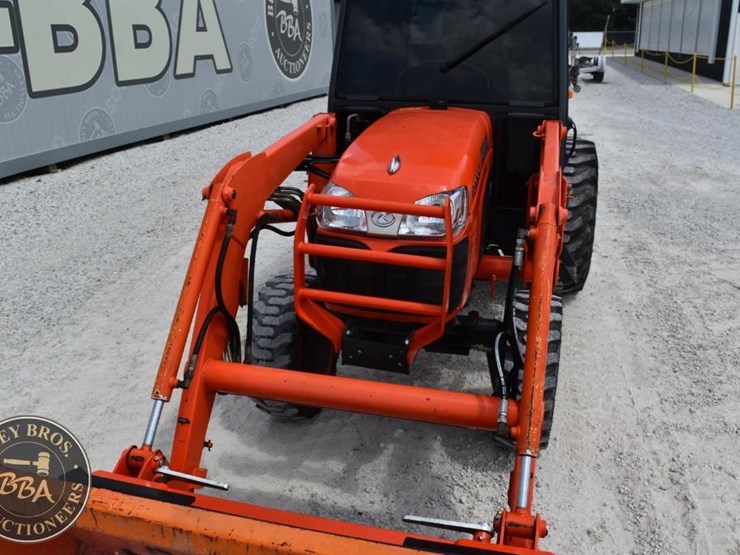 2013-kubota-b3000hsd-image-23