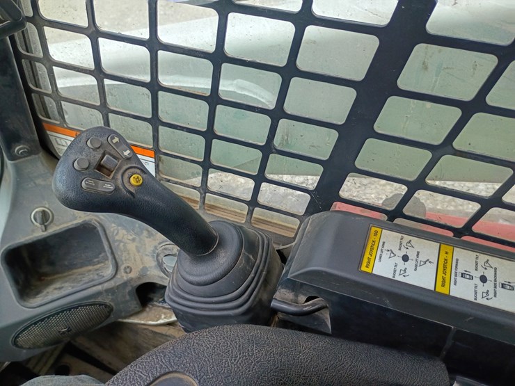 2023-bobcat-t770-image-40