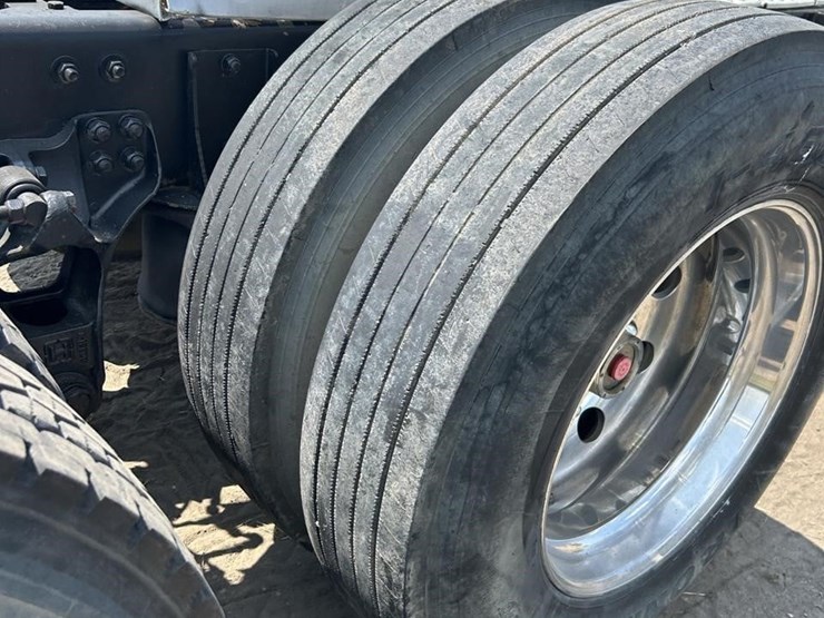 2007-kenworth-w900-image-45