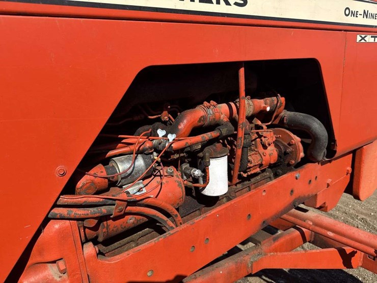 allis-chalmers-one-ninety-xt-diesel-tractor-image-16