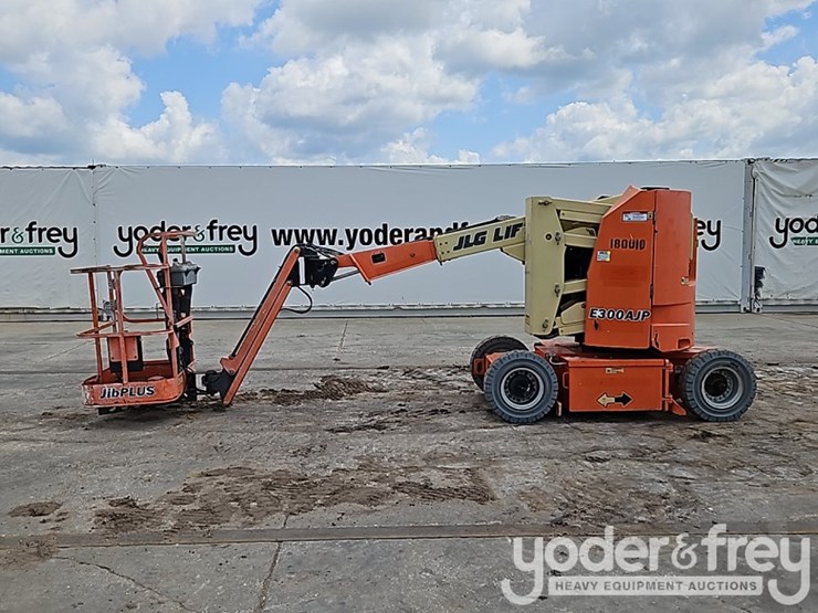 2016-jlg-e300ajp-image-2