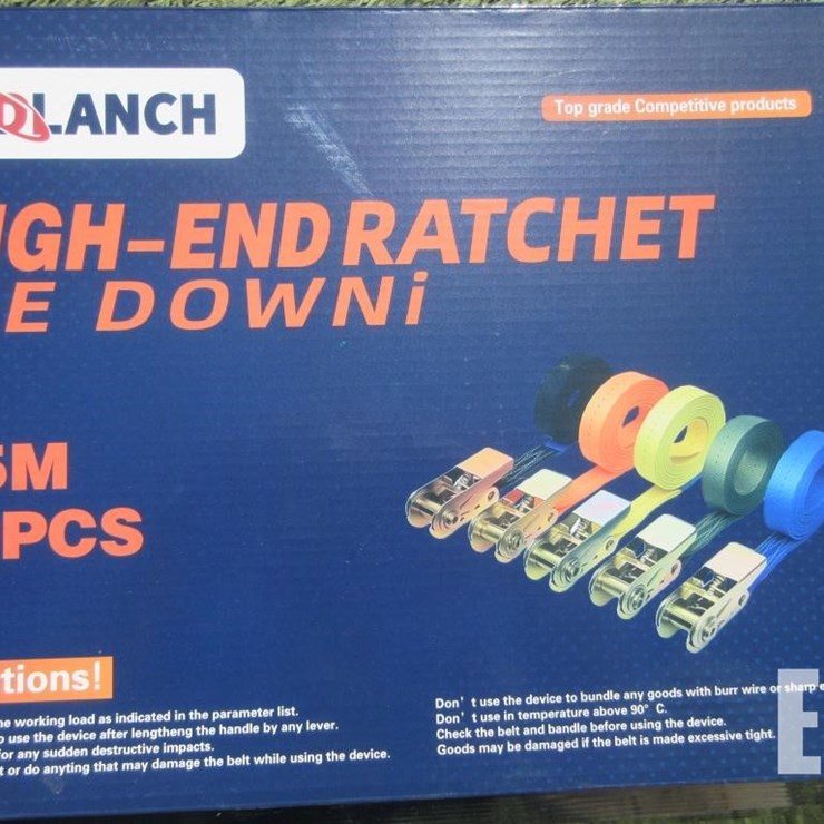 BOX OF HOOKLESS 3.5M RATCHET STRAPS