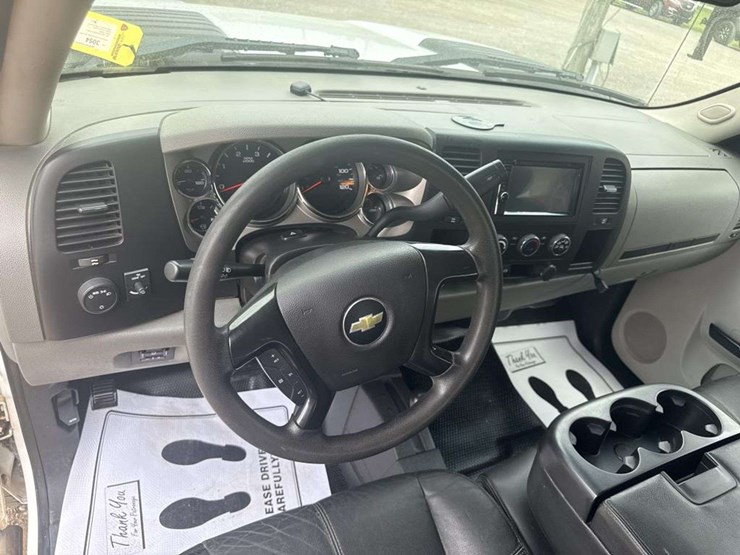 2013-chevrolet-2500-image-27