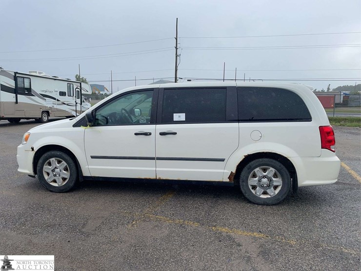 2011-dodge-grand-caravan-image-8