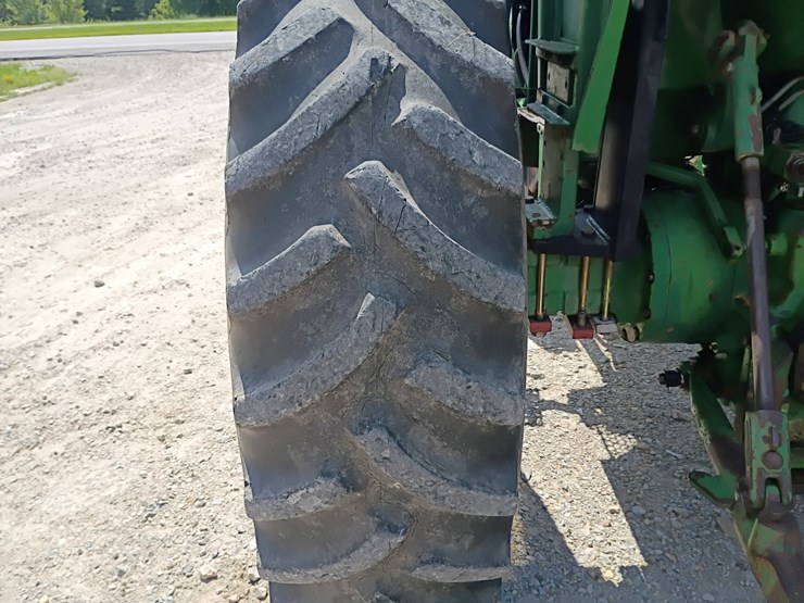 john-deere-2940-image-65