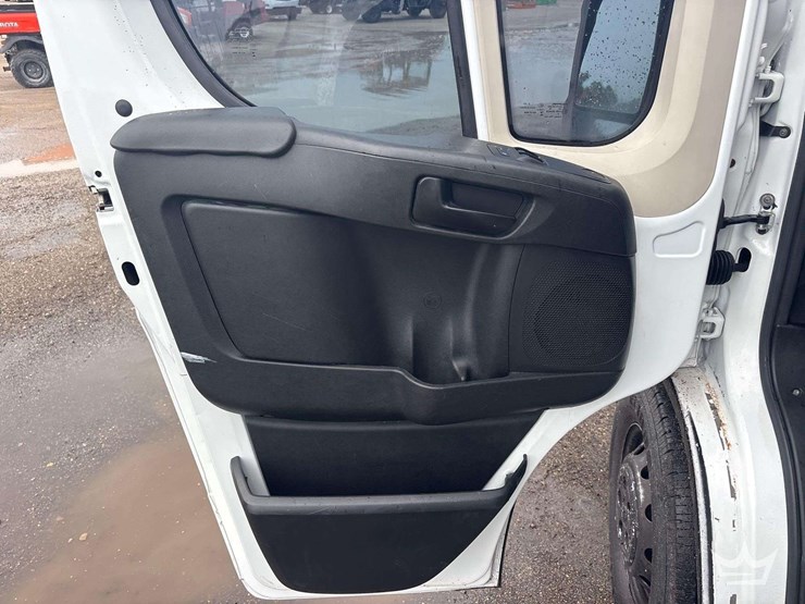 2014-dodge-3500-image-15