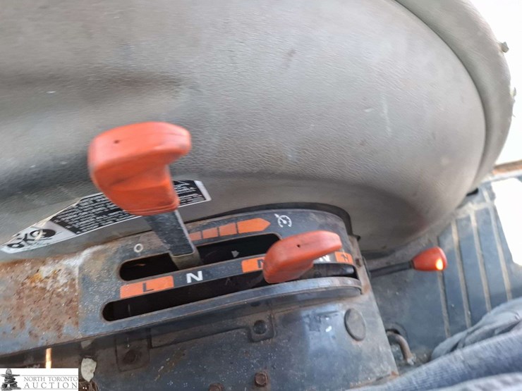 2011-kubota-l5240hstc-image-14
