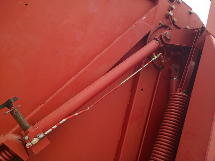 new-holland-br7070-image-30