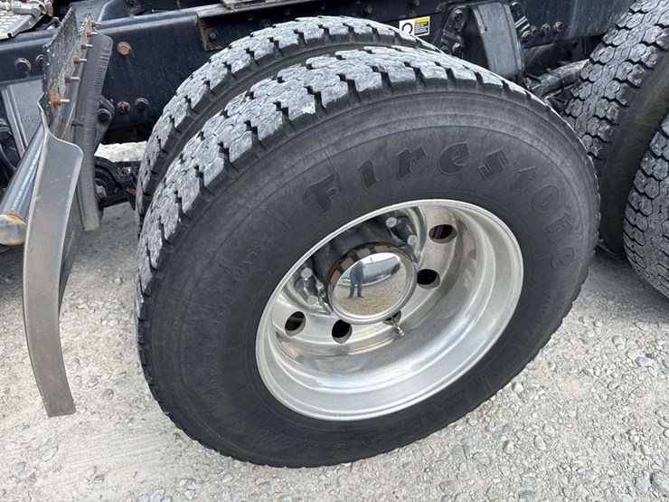 2014-kenworth-t680-image-11