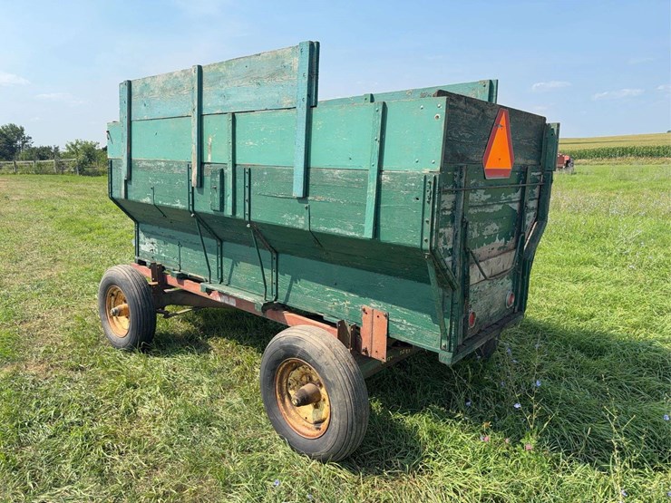 john-deere-running-gear-and-flare-box-wagon-with-simonsen-hoist-image-2