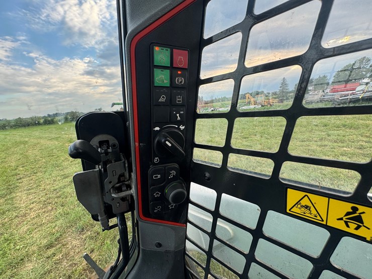 2021-bobcat-t76-image-30