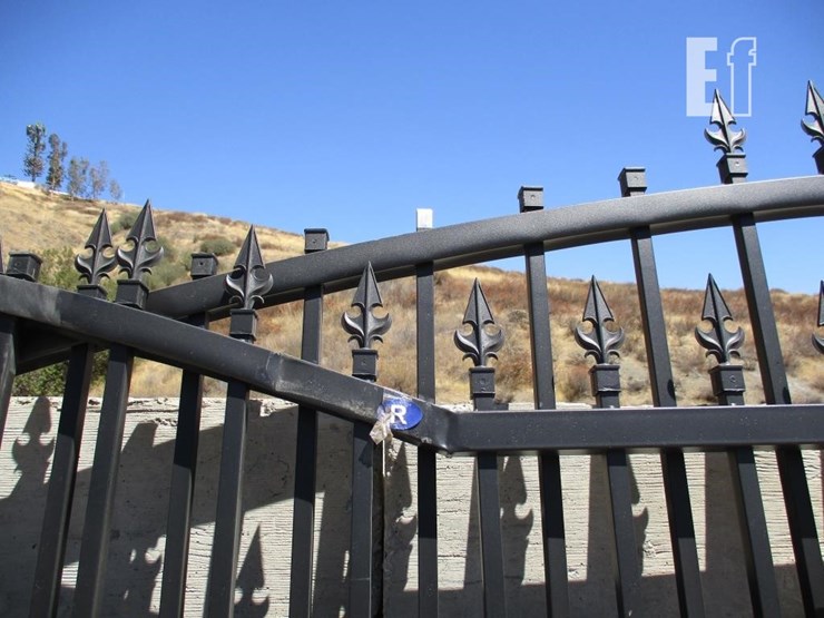7'-x-20'-bi-parting-driveway-farm-gate-image-7