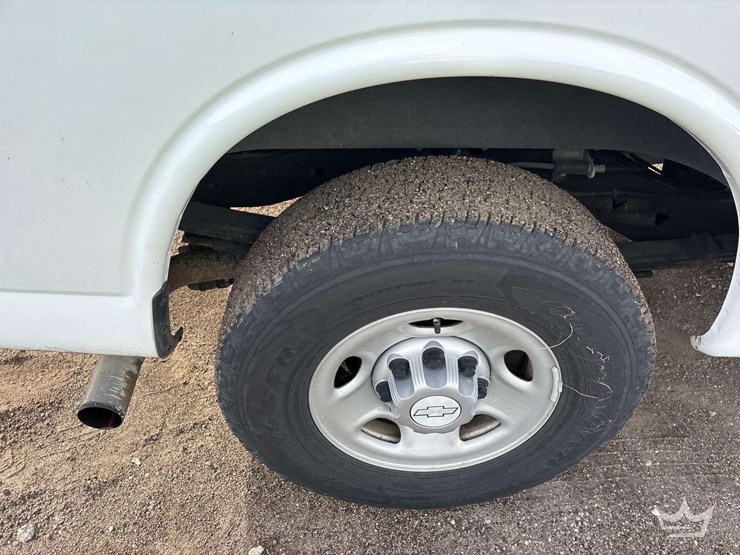 2017-chevrolet-express-2500-image-26