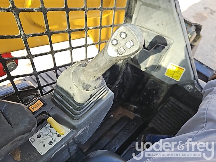 2025-caterpillar-255-image-25