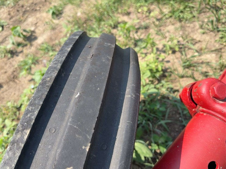 farmall-100-series-front-end-image-12