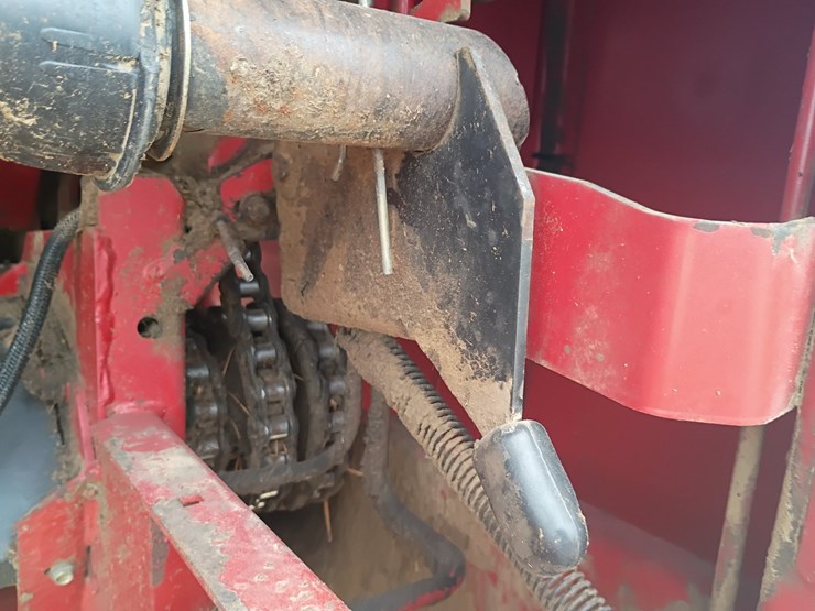 new-holland-br7070-image-17
