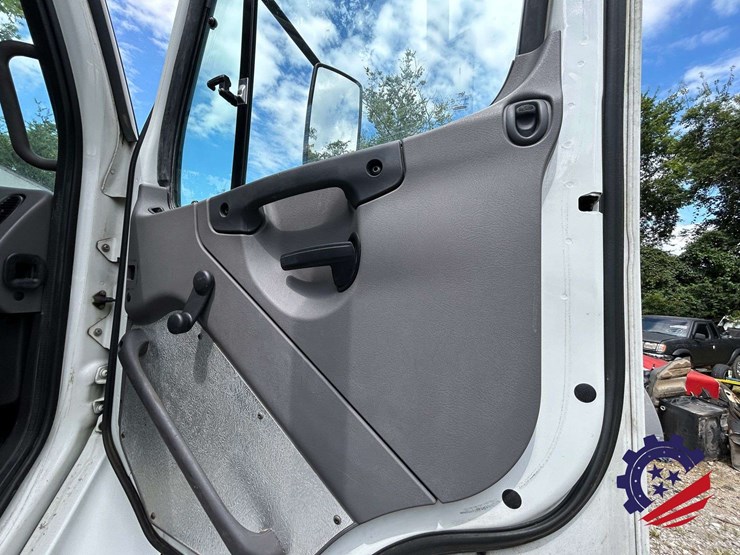 2015-freightliner-m2-t/a-flatbed-truck-image-91