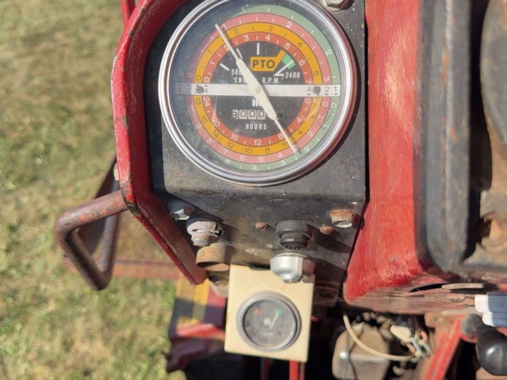 farmall-806-diesel-image-61