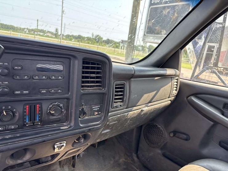 2003-chevrolet-c3500-image-21