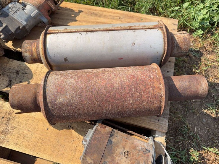 (2)-mufflers-and-(1)-generator-image-3