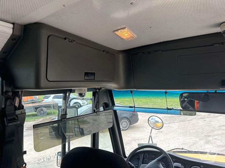 2016-freightliner-b2-image-39