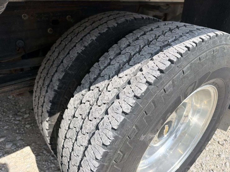 2013-chevrolet-3500-image-11