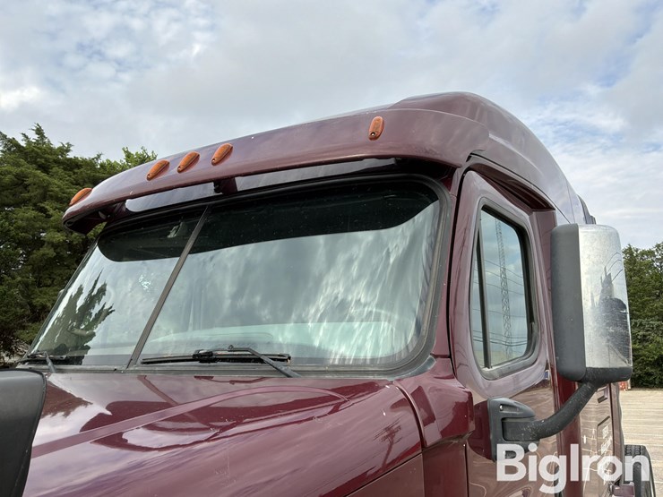 2014-freightliner-cascadia-125-image-12