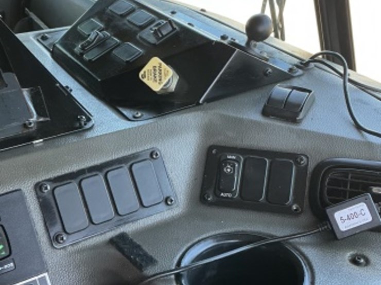 2018-peterbilt-520-image-23