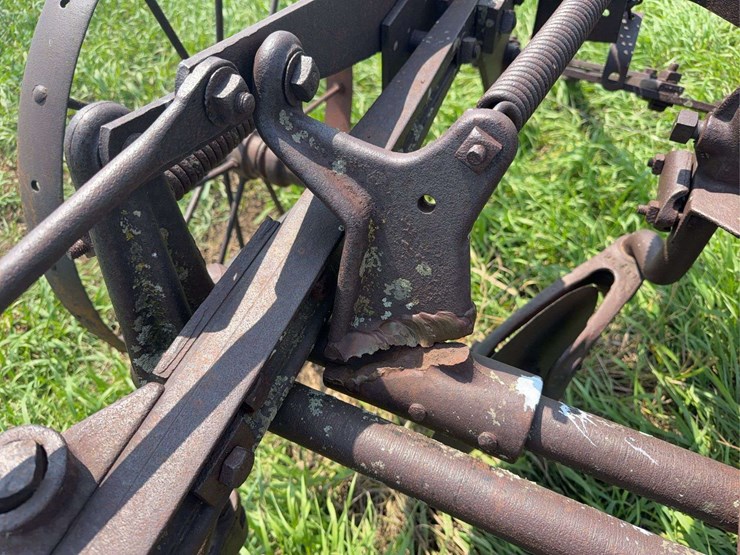 avery-three-bottom-14”-pull-type-moldboard-plow-image-26