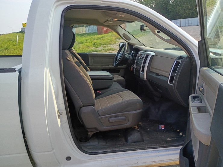 2012-dodge-1500-image-32