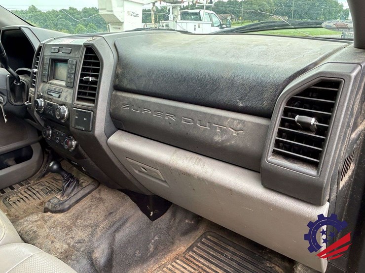 2017-ford-f550-image-41