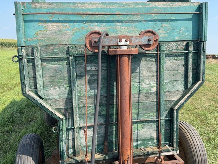 john-deere-running-gear-and-flare-box-wagon-with-simonsen-hoist-image-5