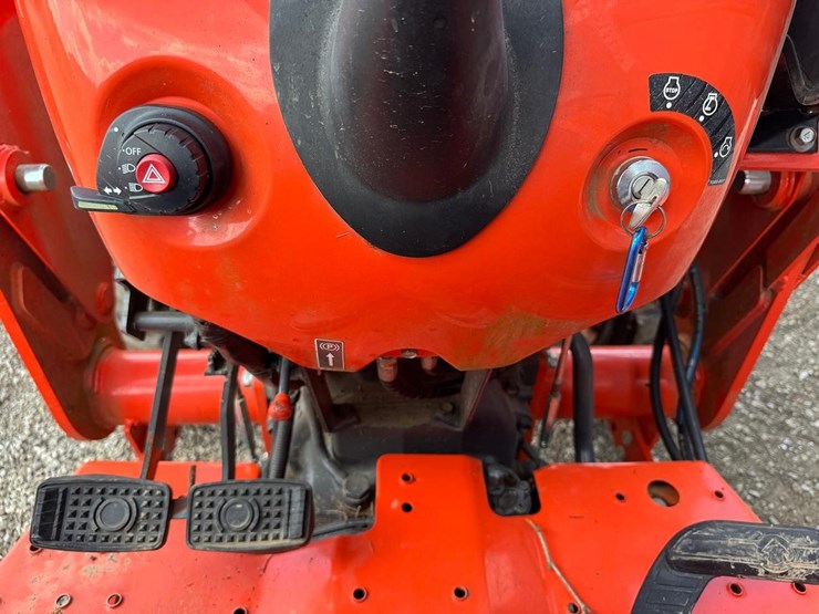 2019-kubota-l4701-image-24