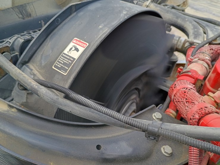 2013-freightliner-m2-106-image-21