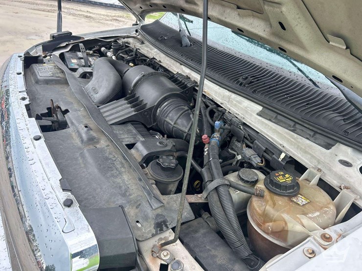 2011-ford-e450-image-8