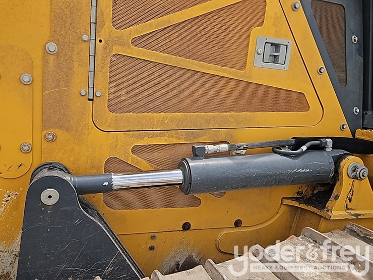 2022-deere-750l-image-18