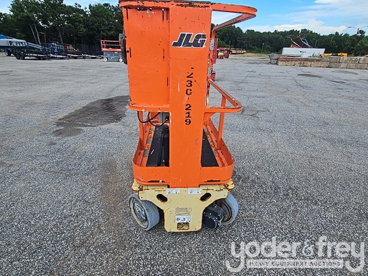 2017-jlg-1230es-image-8