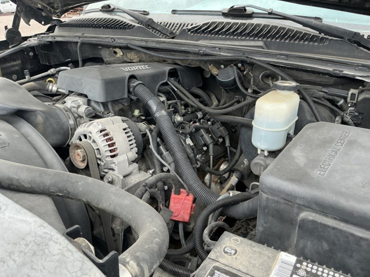 2000-chevrolet-suburban-image-9