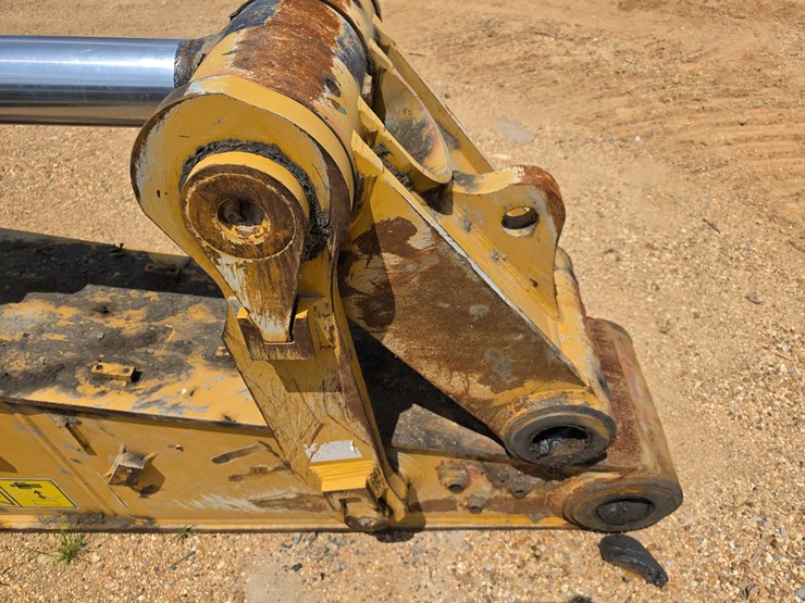 2023-caterpillar-374-image-144