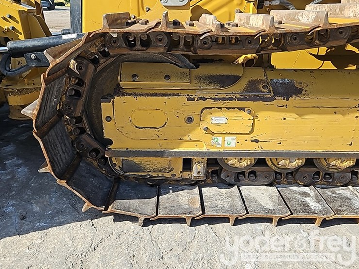 2022-caterpillar-d3-lgp-image-19