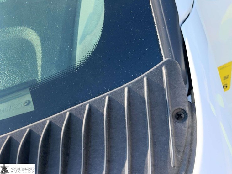 2014-ford-cargo-image-15
