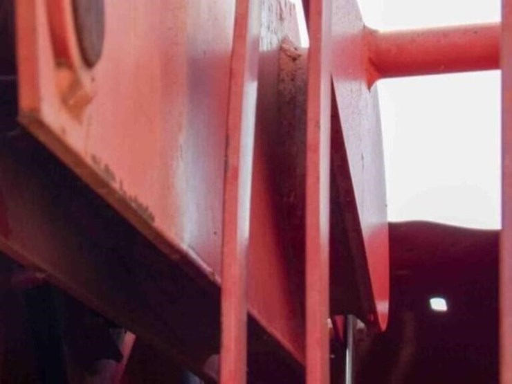 new-holland-660-image-9
