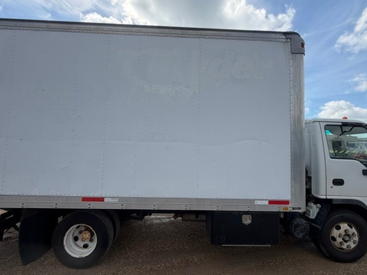 2007-isuzu-npr-image-25