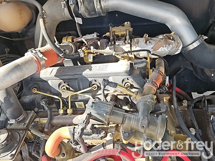 2018-jlg-742-image-23