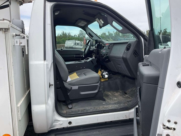 2012-ford-f550-image-32