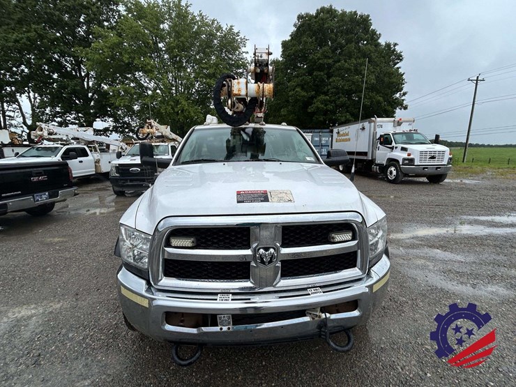 2016-ram-5500-bucket-truck-image-9