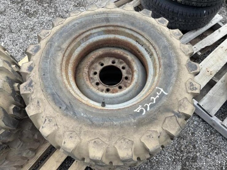 (4)-8-lug-truck-tires-image-3