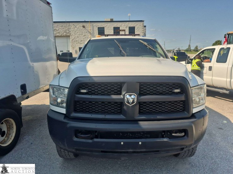 2016-dodge-3500-image-2