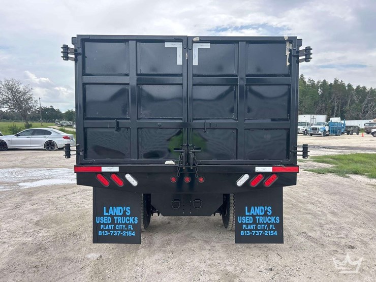 2021-freightliner-m2-106-image-25